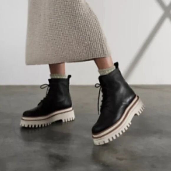 Paloma Barceló
High Expectations Platform Ankle Boot - Picture 1 of 8